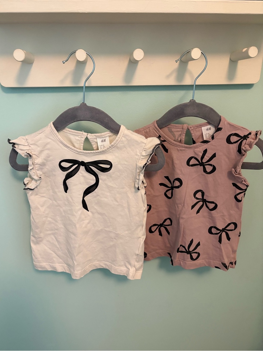 H&M Bow Print Ruffled Sleeve Tops